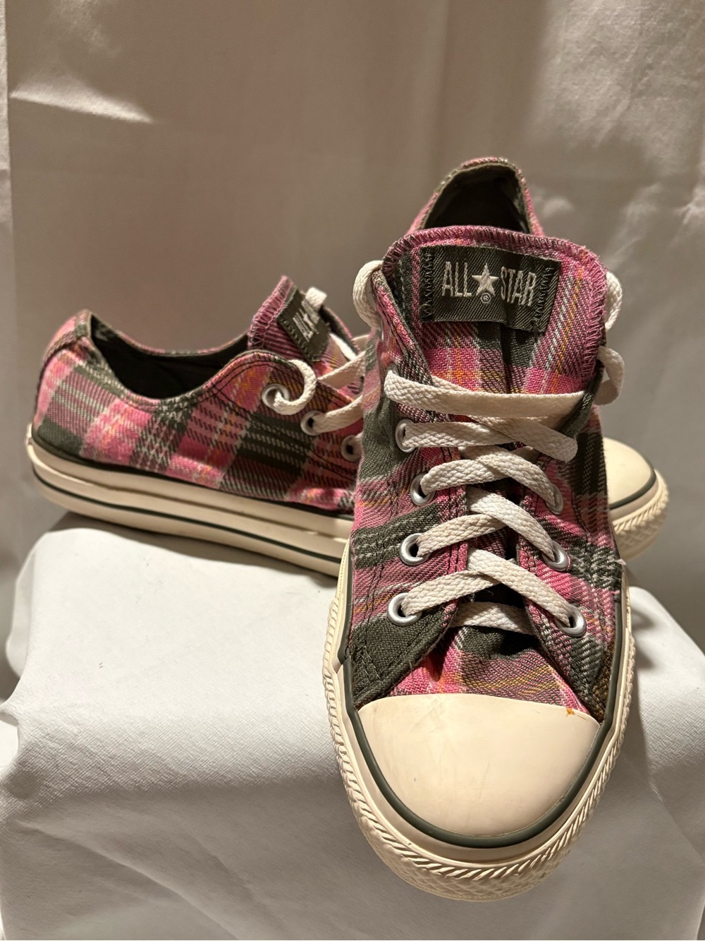 Converse Chuck Taylor All Star, Low-Top, brown and pink plaid, US size 8 M/ 10 W
